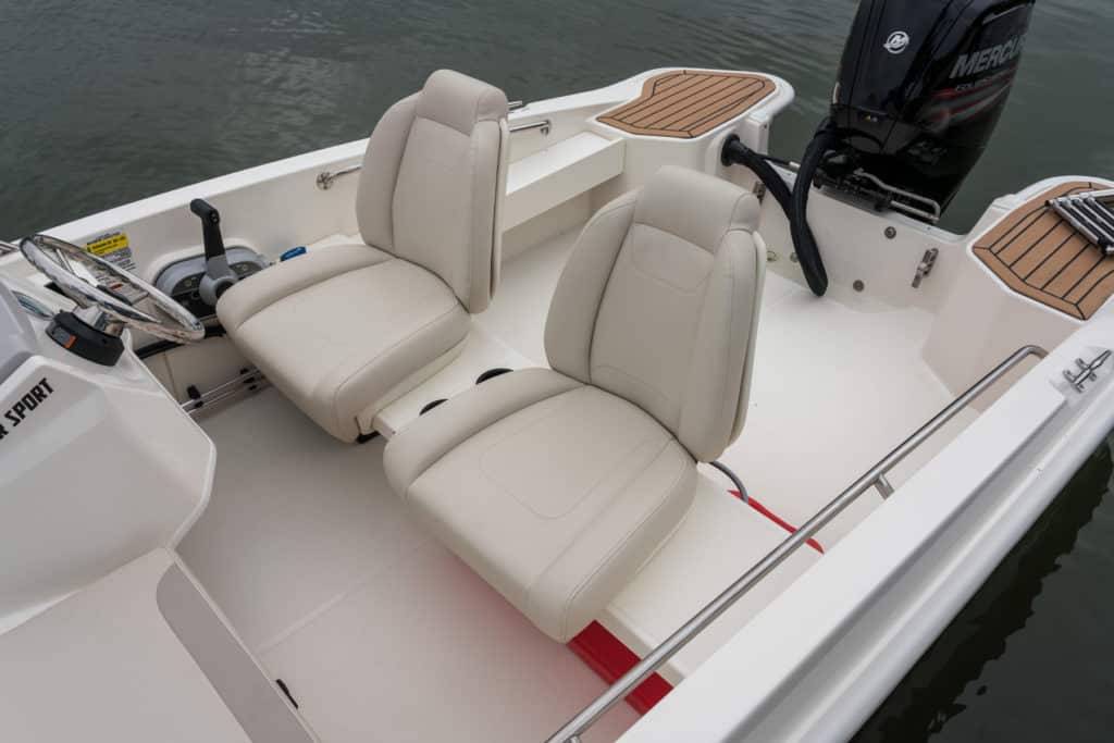 Boston Whaler Super Sport helm