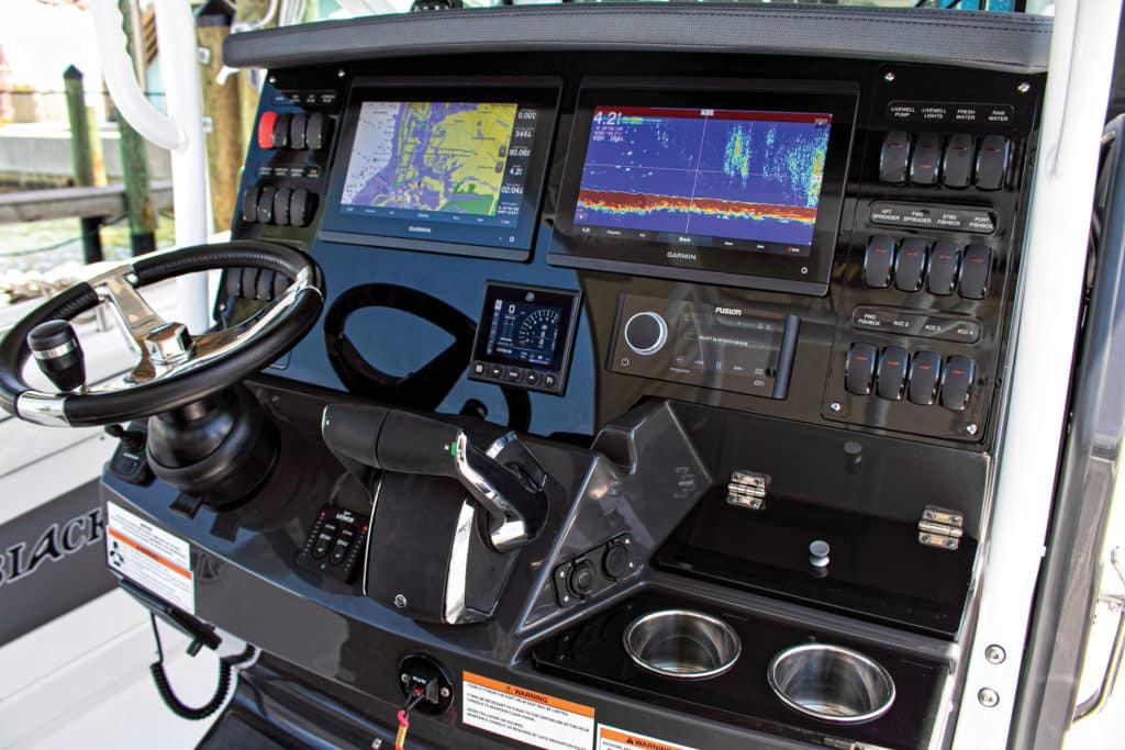 Blackfin 302CC helm