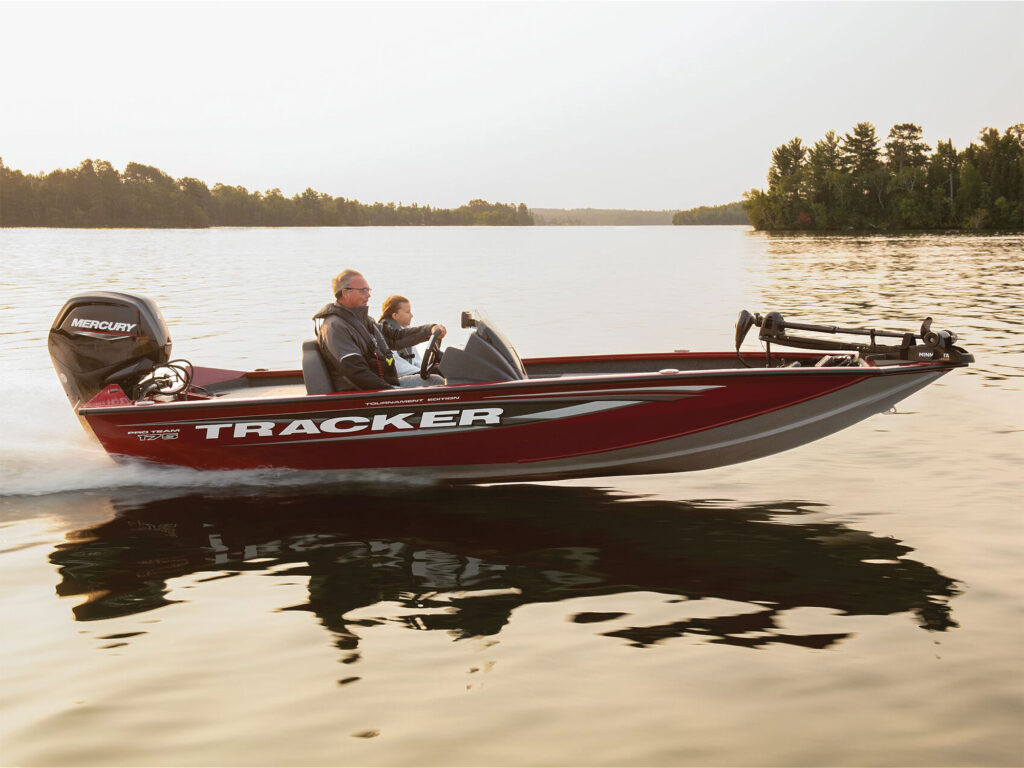 Tracker Pro Team 175 Tournament Edition running fast to fish