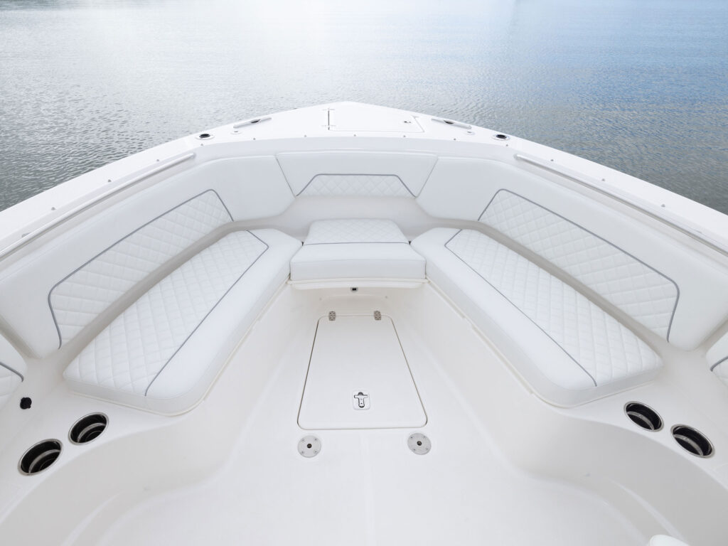 Pursuit S 328 Sport bow seating