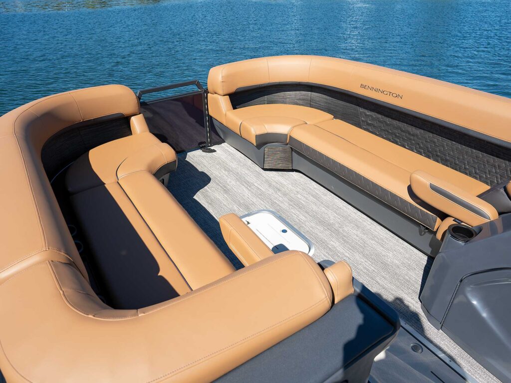 Bennington 24MSB bow seating